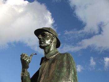 This photo of London's statue of the greatest mystery solver of all time - Sherlock Holmes (Does anyone disagree?) - was taken by Carl Ratcliffe of London.